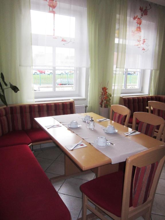 Pension Elisabeth ซังคท์เพิลเทน ภายนอก รูปภาพ